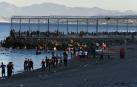 Más de 3.000 marroquíes entran irregularmente en Ceuta ante la pasividad de las fuerzas de seguridad del país vecino