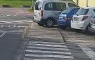 Aparcamientos que complican el paso en la Vuelta de Aranzadi