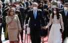 El entrante presidente de Ecuador, Guillermo Lasso, acompañado de su familia, llega para la ceremonia de su investidura ante la Asamblea Nacional.