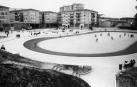 Imagen de la inauguración del patinódromo y velódromo del barrio de San Jorge el día de su inauguración. Llama la atención la ausencia de patinadores.