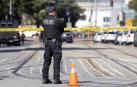 Un policía vigila la zona en la que se ha producido el tiroteo en San José (California).