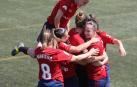 Las jugadoras de Osasuna celebran un gol ante el Racing.