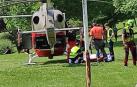 Traslado en helicóptero del montañero accidentado en Eugi.