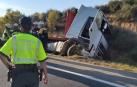 Herido grave un camionero al accidentarse en Cárcar