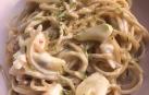 Imagen de los espaguetis integrales con salsa de gambas