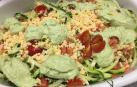 Imagen de la ensalada de espaguetis de calabacín con salsa de aguacate