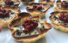Quiche de morcilla, crema de quesos y pimiento caramelizado