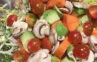 Ensalada de escarola con papaya, aguacate y más
