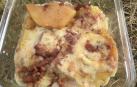 Imagen del gratinado de patata con queso y nata.Tartiflette deliciosa.