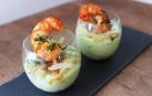 Imagen de los vasitos con la mousse de aguacate y gambones