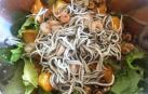 Imagen de la ensalada de gulas con naranjas y nueces