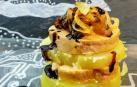 Imagen del timbal de patatas cocidas, con foie mi-cuit y cebolla pochada
