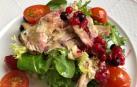 Imagen de la ensalada de conejo escabechado con frutos rojos