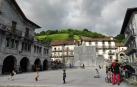 La plaza de Leitza se asienta sobre las líneas de un firme renovado