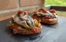Tosta de ali oli, pimiento y boquerón