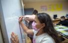 La covid afectó “especialmente a las familias gitanas, casi todas han sufrido casos”. Esto propició un clima de desconfianza que los programas de Educación tratan de mitigar. La Asociación no quiso “dejar frente al abismo” a su pueblo.