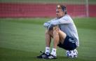 El seleccionador nacional de fútbol Luis Enrique durante el entrenamiento a puerta cerrada