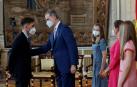 El enfermero del CHN Fernando Gómez Gil recibe la Orden del Mérito Civil