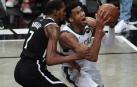 Giannis Antetokounmpo y Kevin Durant protagonizaron un un memorable duelo.