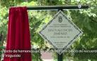 Placa en recuerdo y homenaje a Jesús Alcocer, asesinado por ETA en Mercairuña en 1984