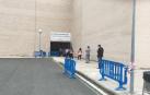 Imagen de la fila para vacunarse en la UPNA, este jueves.