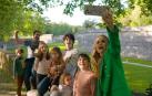 Imagen de Verdeliss con su familia en los jardines de la Taconera.
