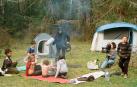 Marina Lameiro con el sonido y Maddi Barber con la cámara durante el rodaje de la acampada infantil en el paraje bautizado en Lakabe como 'El paraíso'