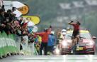 El belga Dylan Teuns celebra su segunda victoria en el Tour de Francia.