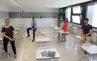 Natalia Galbán, Ramón Salvador, Rocío Ferrezuelo e Íñigo Ayerra, en un aula del colegio El Redín.