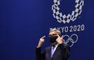 El presidente del Comité Olímpico Internacional (COI), Thomas Bach, durante una rueda de prensa en Tokio este sábado, 17 de julio