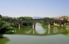 El puente románico es el emblema de Puente la Reina, localidad donde confluyen el camino francés y aragonés