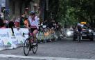 La ciclista del Ermitagaña Lacturale Laia Puigdefábregas se impuso en la meta del Redín a Ainara Albert. Se hizo con la etapa y el liderato
