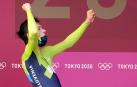 Primoz Roglic celebra su medalla de oro