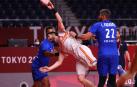 Eduardo Gurbindo, en acción con Luka Karabatic.