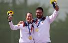 Fátima Gálvez y Alberto Fernández, felices en el podio con sus medallas de oro