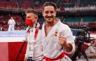 Damián Quintero celebra la medalla de plata conseguida en la final de kata masculino en los Juegos Olímpicos de Tokio 2020