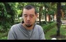 Al llegar al hospital, recibe la noticia arropado por sus familiares