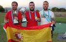 El navarro David Gorricho, izda., junto con el ganador, Mario Fuentes; y el tercero, Antonio Titos