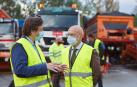 El consejero Ciriza y el director general de Obras Públicas e Infraestructuras, Pedro López, durante una visita al centro de conservación de autovías de Irurtzun.
