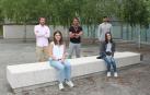 En el centro de la imagen, Daniel Goñi, responsable de Personas y Talento de Tracasa Instrumental, junto a cuatro jóvenes que realizan sus prácticas en Tracasa Instrumental y Tracasa. De izquierda a derecha, arriba, Guillermo Castiglione y Kevin Tomás Klein. Abajo, Iratxe Legarra y Tania López