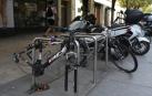 La sustracción de ruedas o sillines también se da en algunas ocasiones, como la de esta fotografía, tomada esta semana en Pamplona