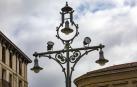 Una de las lámparas de pie, en el paseo de Sarasate