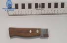Cuchillo fracturado que llevaba el detenido