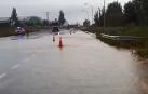 Policía Foral controla el tráfico de la carretera Tudela - Corella tras las inundaciones.