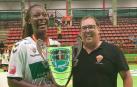 Lysa Tchaptchet y Alberto Zabalegui, con la Supercopa ganada este sábado