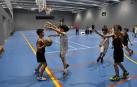 Un grupo de escolares, jugando al baloncesto la pasada temporada.