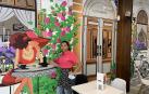 Paula Jimena, en el vinilo que decora el café La Koketa, en la calle Tafalla