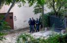Agentes de la Guardia Civil trasladan a un detenido de los CDR al que halló explosivos