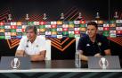 Manuel Pellegrini y Joaquín Sánchez durante la rueda de prensa previa al estreno en Europa