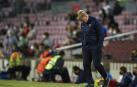 Ronald Koeman, cabizbajo durante el encuentro entre el Barcelona y el Granada en el Camp Nou